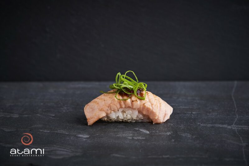 252. Laks Tataki Med Forårsløg, Teriyaki Sauce - Billede 1